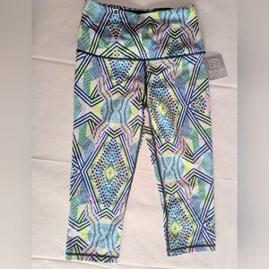 VICTORIA'S SECRET NWT Knockout Crop Leggings